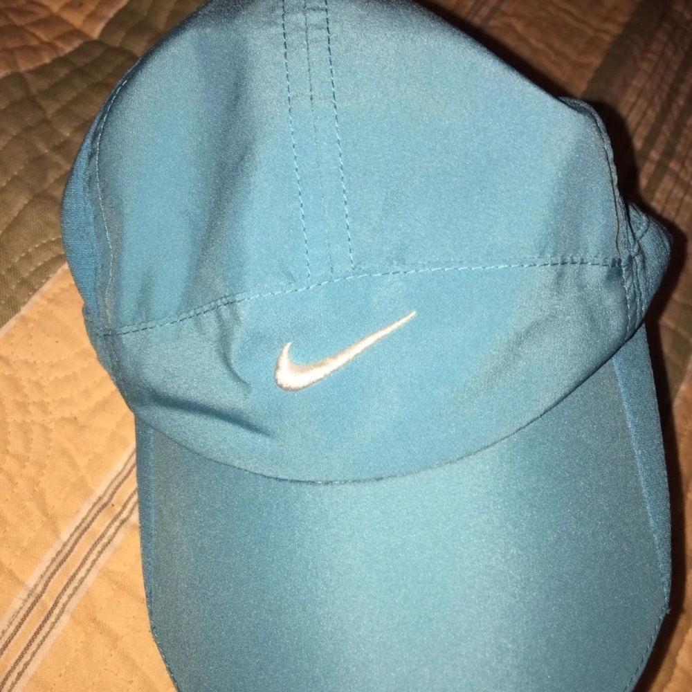 Nike featherlight hat
